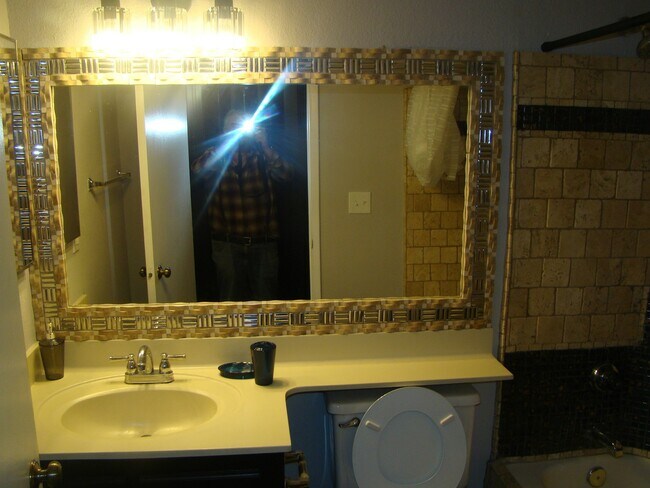 Building Photo - 461 W Holmes Ave