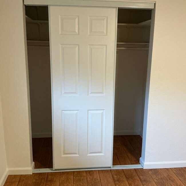 Building Photo - Washington (1004-1008)