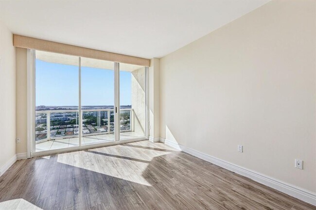 Building Photo - 7330 Ocean Terrace