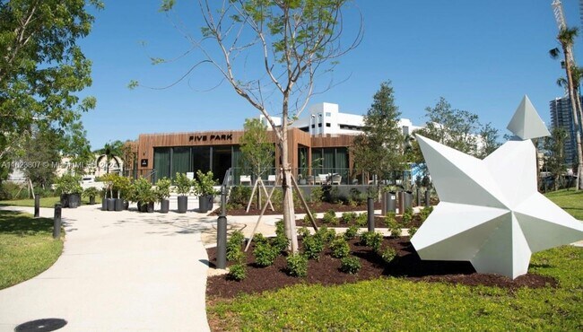 Building Photo - 650 West Ave