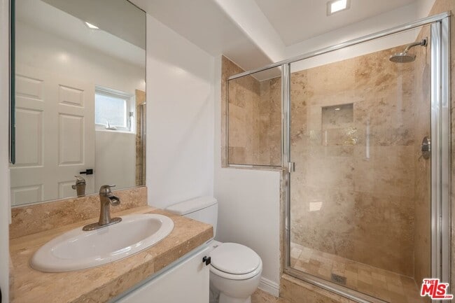 Building Photo - 1708 Clear View Dr