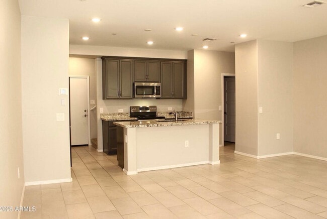 Building Photo - 2625 S Peppertree Dr
