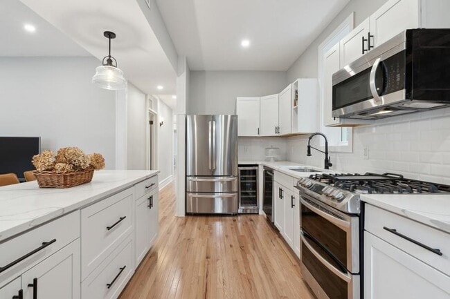 Building Photo - 161 Nesbit St