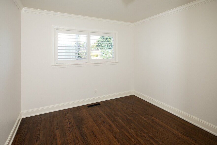 Building Photo - 3511 Hillcrest Dr