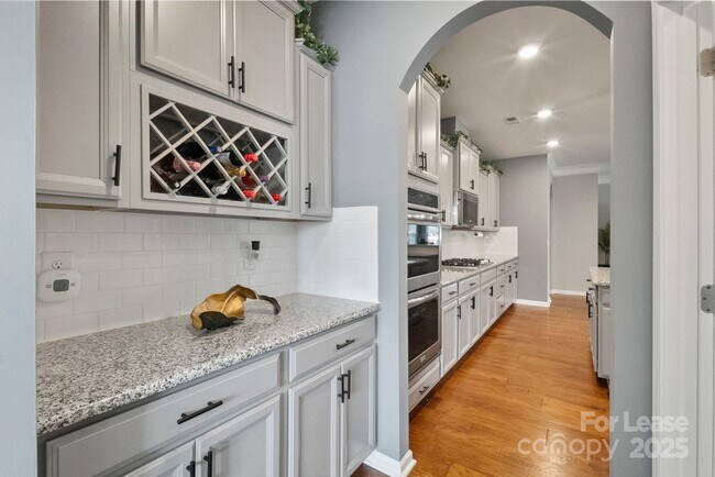 Building Photo - 188 Sweet Briar Dr