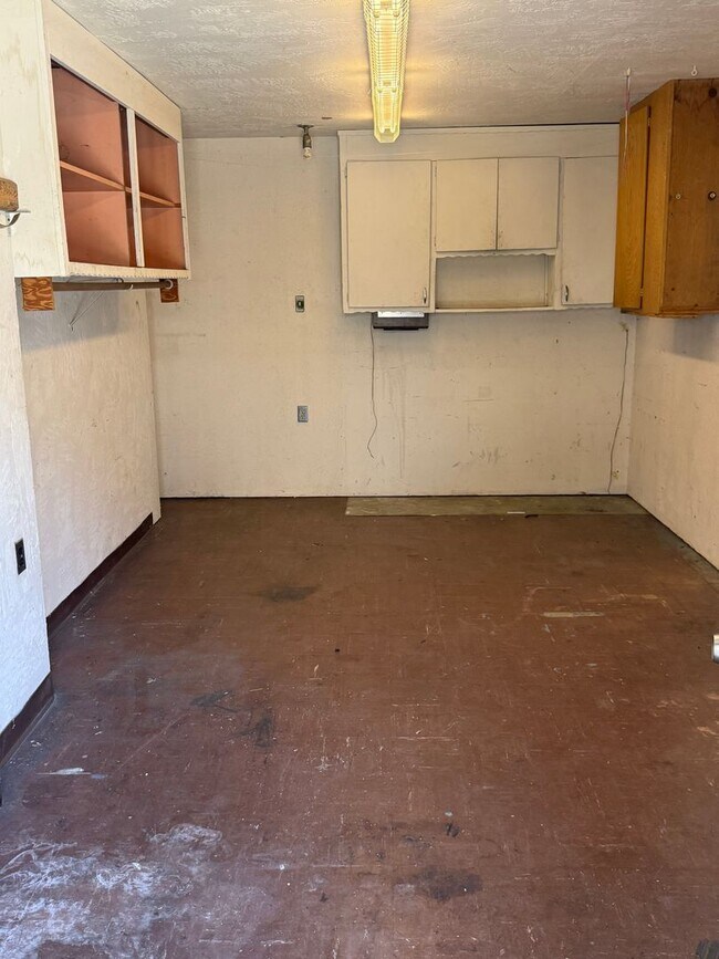 Building Photo - Fully Remodeled 3 Bed / 2.5 Bath Home in Hayward's Cherryland Neighborhood