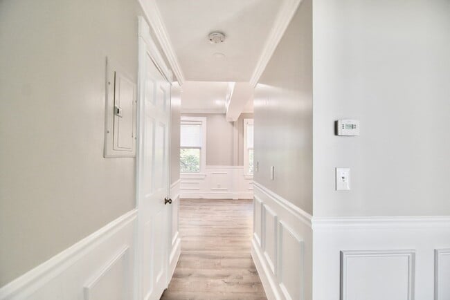 Building Photo - 61 Gates St