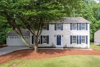 Building Photo - 9470 Hillside Dr