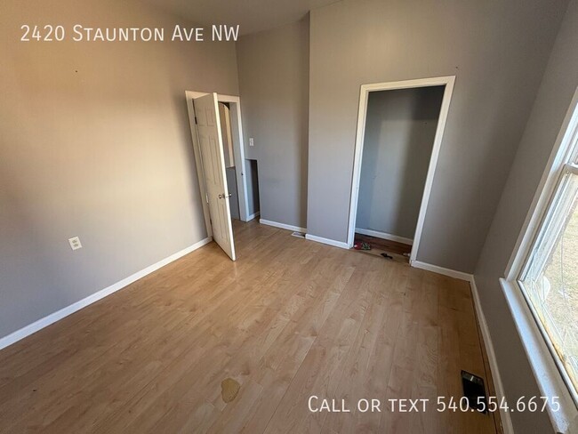 Building Photo - 4 Bed 2 Bath House off Orange Ave! (EXCUSE...