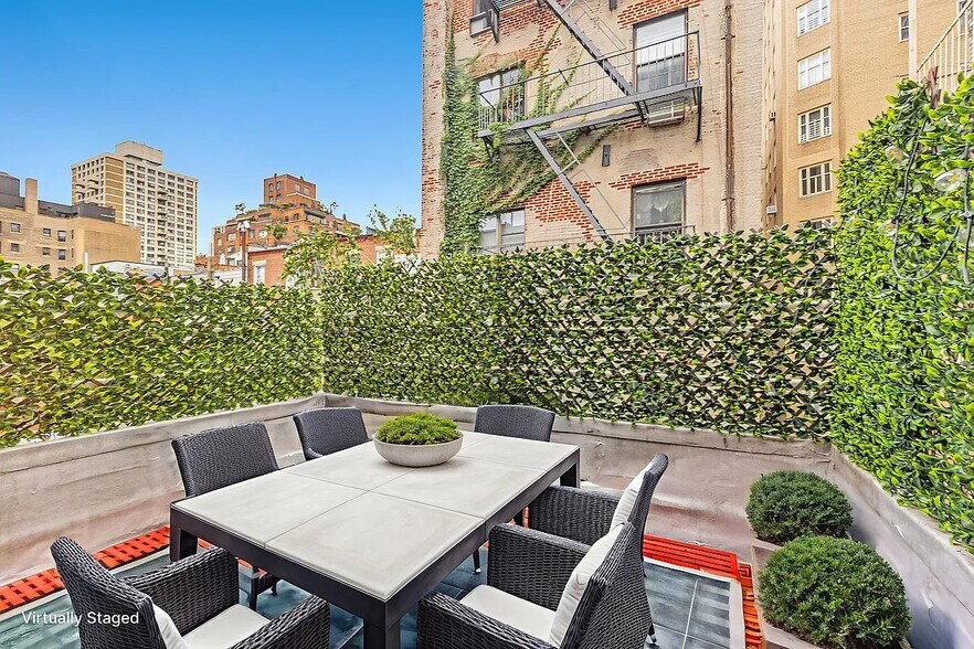 Building Photo - 11 W 89th St