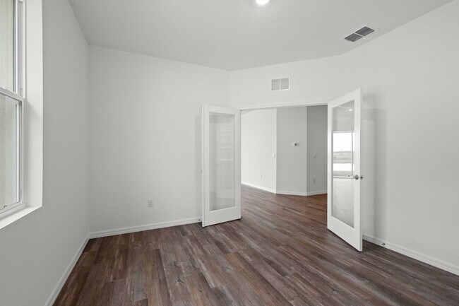 Building Photo - Towns at Woodsdale Villa! -3/2/2 in Wesley...