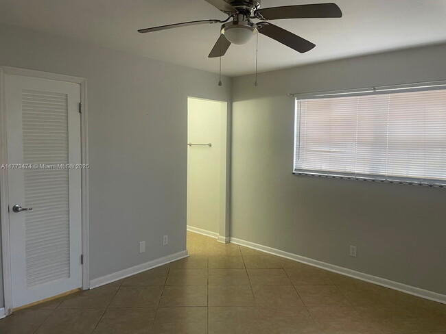Building Photo - 660 Tennis Club Dr