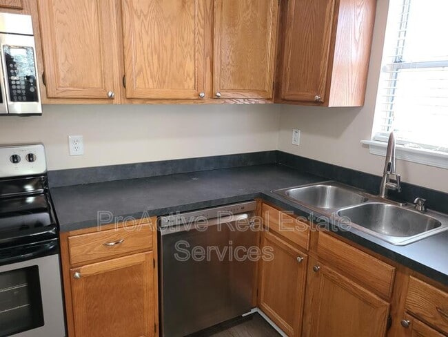 Building Photo - 216 Diamond Ave