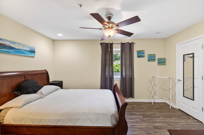 Building Photo - TDY Special! 1/1 fully furnished