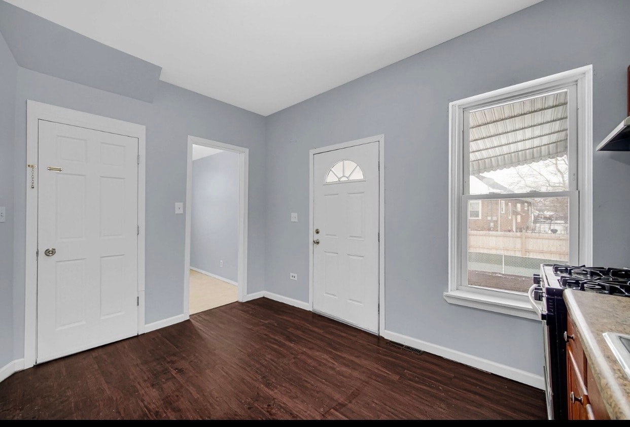 Building Photo - 922 Summer St