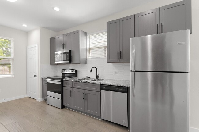 Building Photo - 5544 Shreveport Blvd