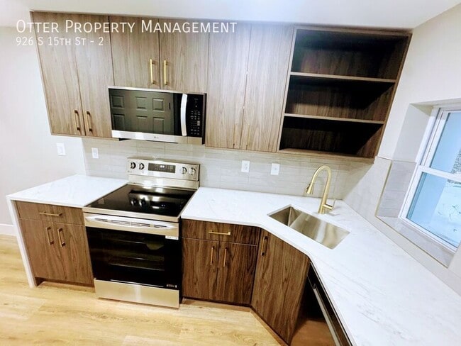 Building Photo - 926 S 15th St