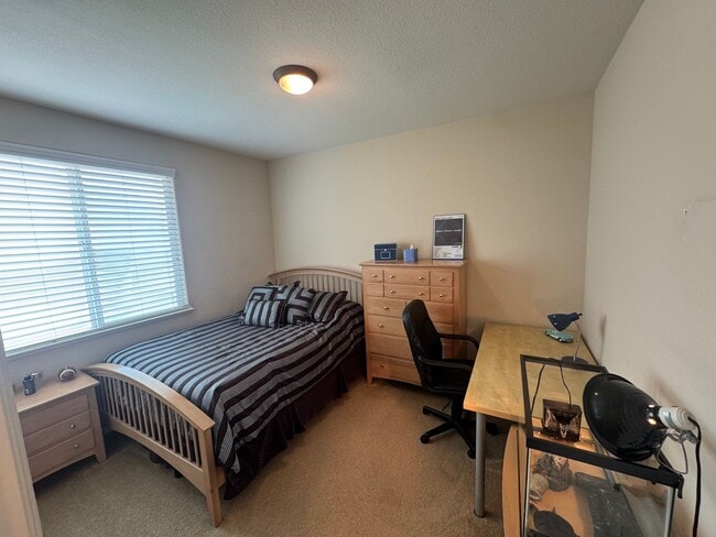 Building Photo - 5 Bed / 3.5 Bath | Elk Grove Single Family...