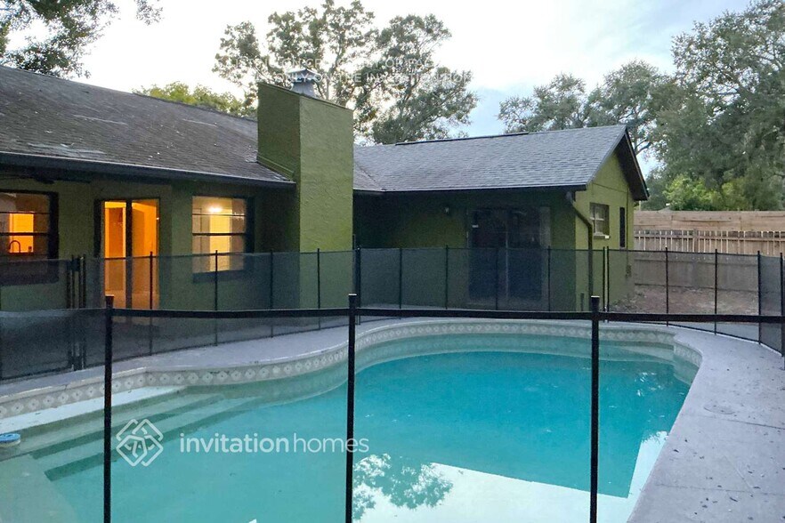 Building Photo - 2126 Little Brook Ln