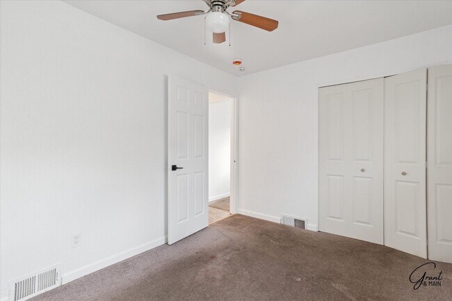 Building Photo - $1300 3 bedroom