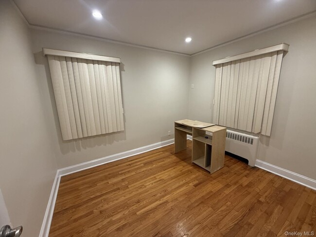 Building Photo - 147 Primrose Dr