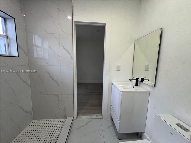 Building Photo - 1800 SW 3rd St