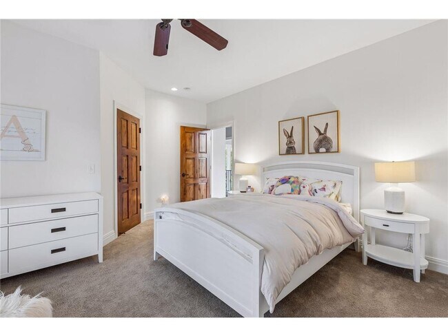 Building Photo - 15700 Portico Dr