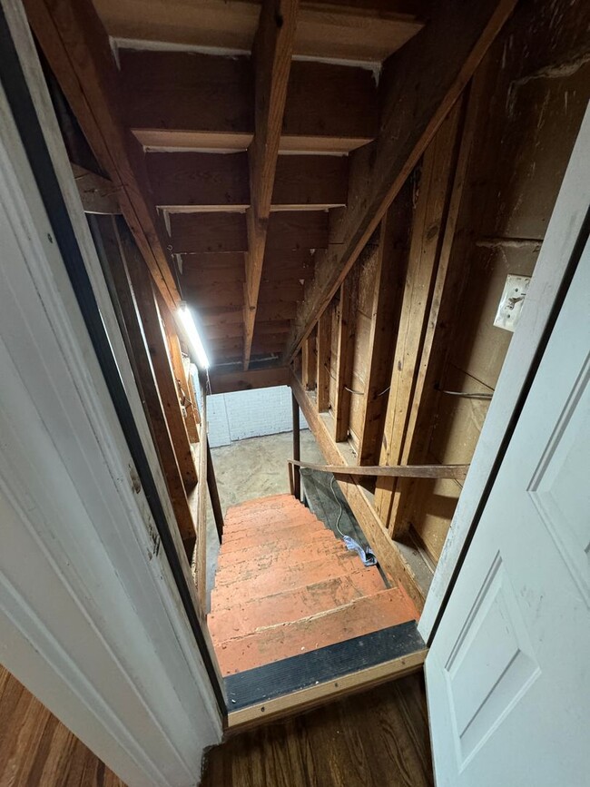 Building Photo - Beautifully Remodeled 4-Bedroom Home with ...
