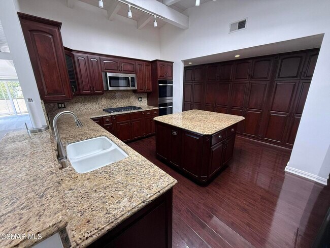 Building Photo - 914 Dunbar Ln