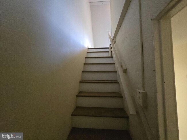 Building Photo - 330 Moss St