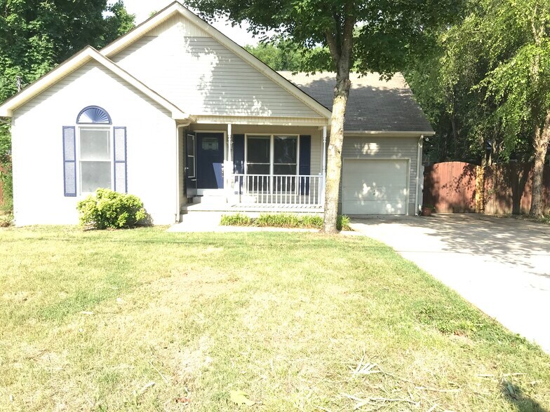 front of house - 1122 Woods Edge Dr