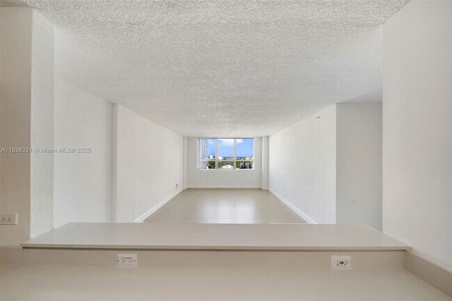 Building Photo - 1500 Bay Rd