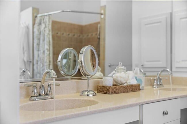 Building Photo - 542 Misty Pine Dr