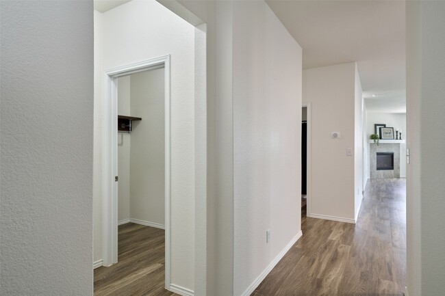 Building Photo - 2214 Timberland Country Ct