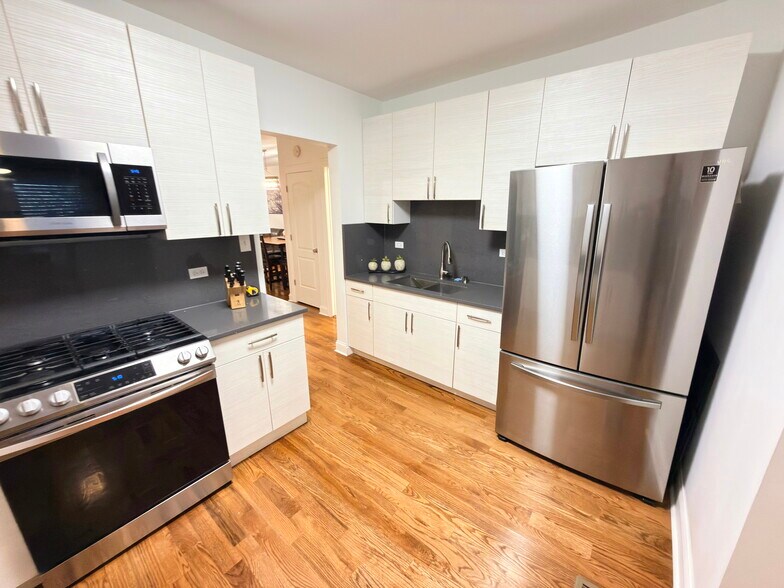 Building Photo - 2922 N Rockwell St