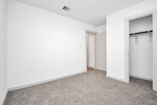 Building Photo - 12814 Heddington Grv Ln