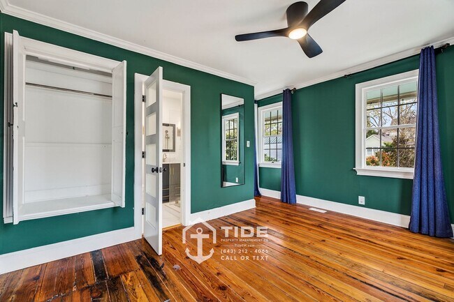 Building Photo - Walkable Downtown Living