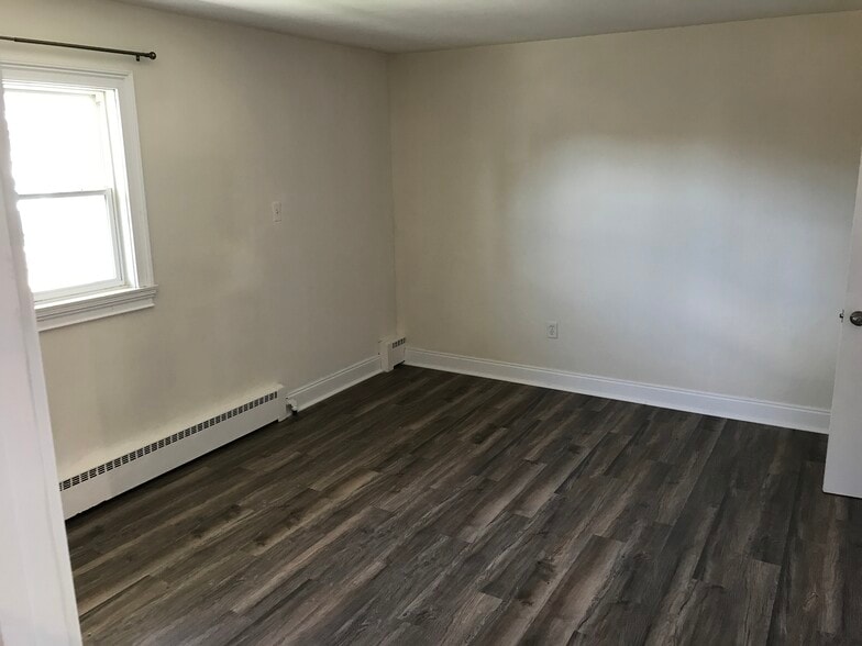 Building Photo - 1322 US-34
