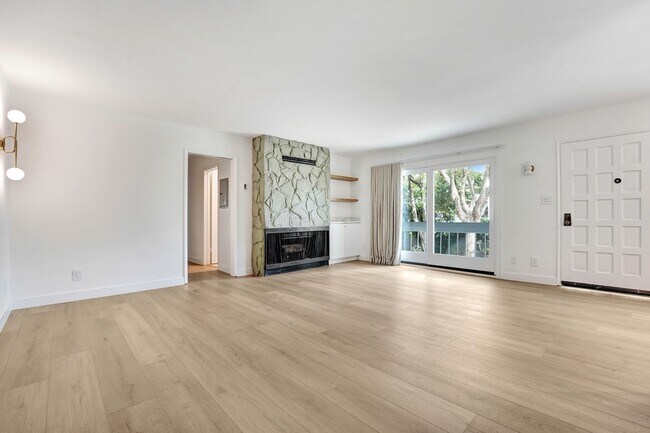 Building Photo - 2107 Montana Ave