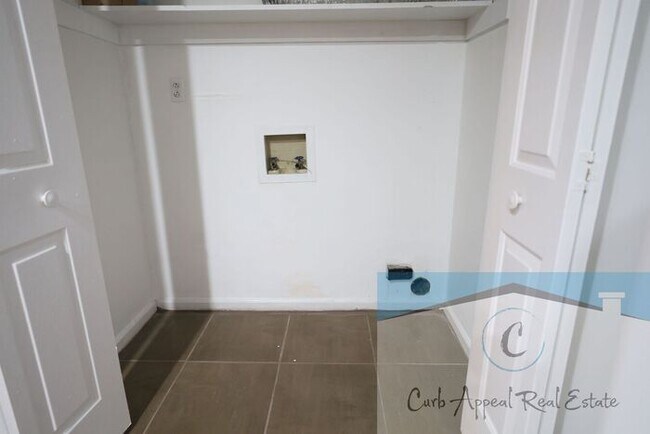 Building Photo - $700 move in special!!! Beautiful 2 bed 1 bath house - Bono! $700 move in special!!!