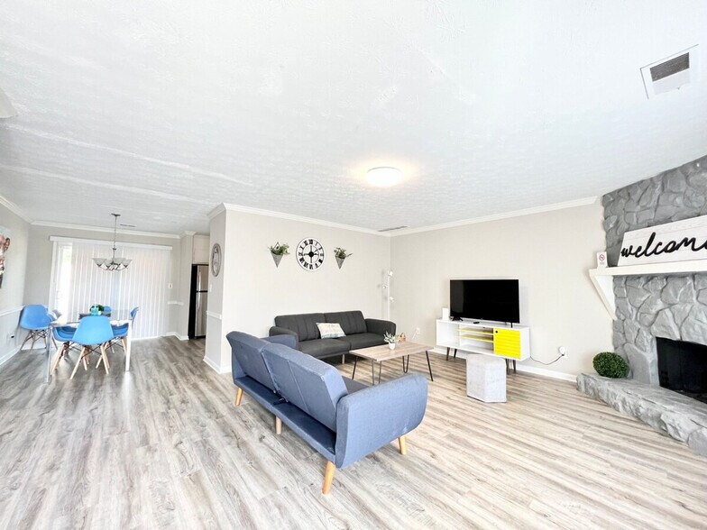 Building Photo - 1342 Country Downs Dr