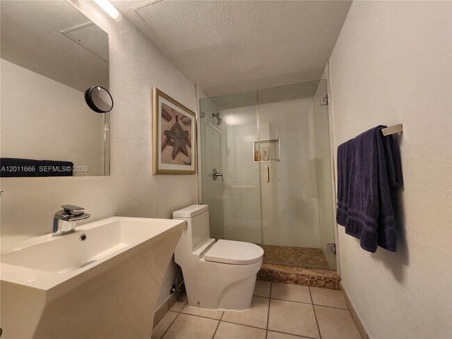 Building Photo - 2030 S Ocean Dr