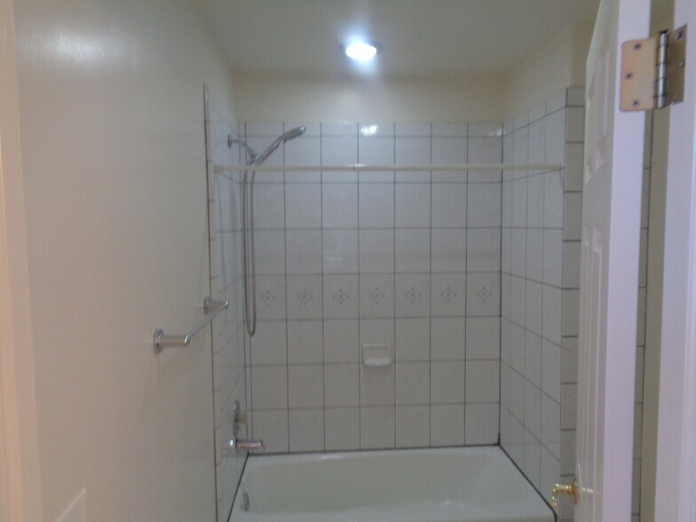 Building Photo - 3215 S 945 E