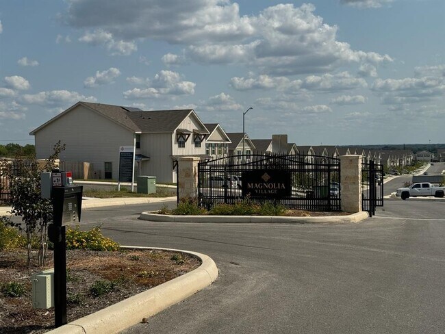 Building Photo - 7516 Magnolia Village