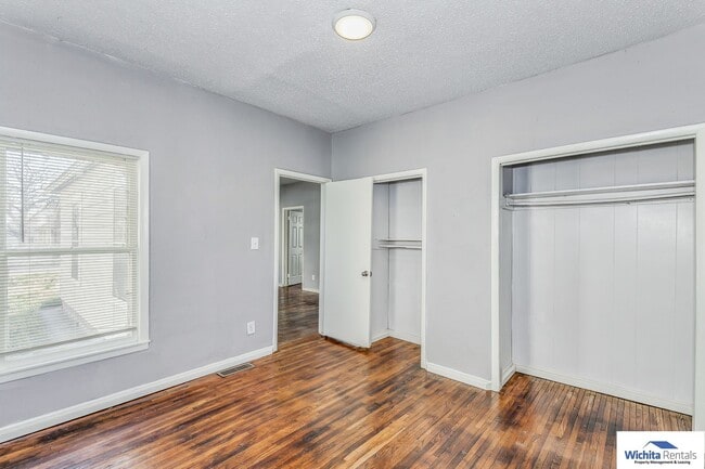 Building Photo - 3 bedroom 1.5 bath home