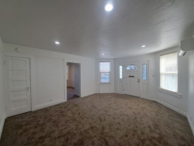 Building Photo - 532 West St