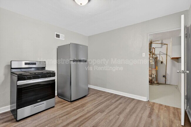 Building Photo - 9868 Lorna Ln