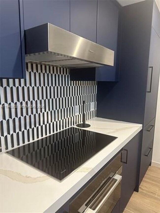 Building Photo - 4220 Laguna St