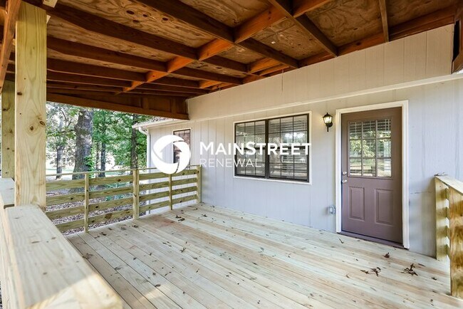 Building Photo - 3 Bedroom Pet-Friendly Home in HUEYTOWN, AL with Main Street Renewal