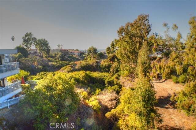 Building Photo - 220 Avenida Montalvo